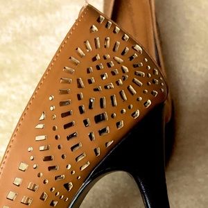 COPY - 4/$25 ~ BCBGENERATION | TWO TONE HEELS